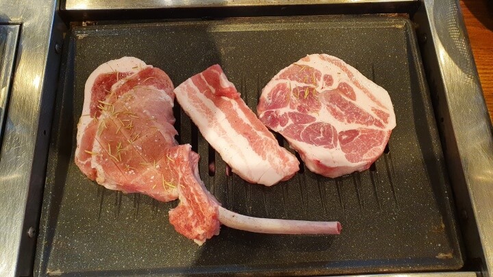 고기-굽는-모습