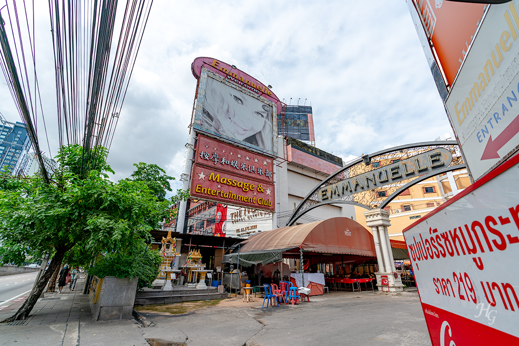 태국 방콕 후웨이쾅 시장(ตลาดห้วยขวาง Huai Khwang Market) 마사지 엔터테인먼트 클럽