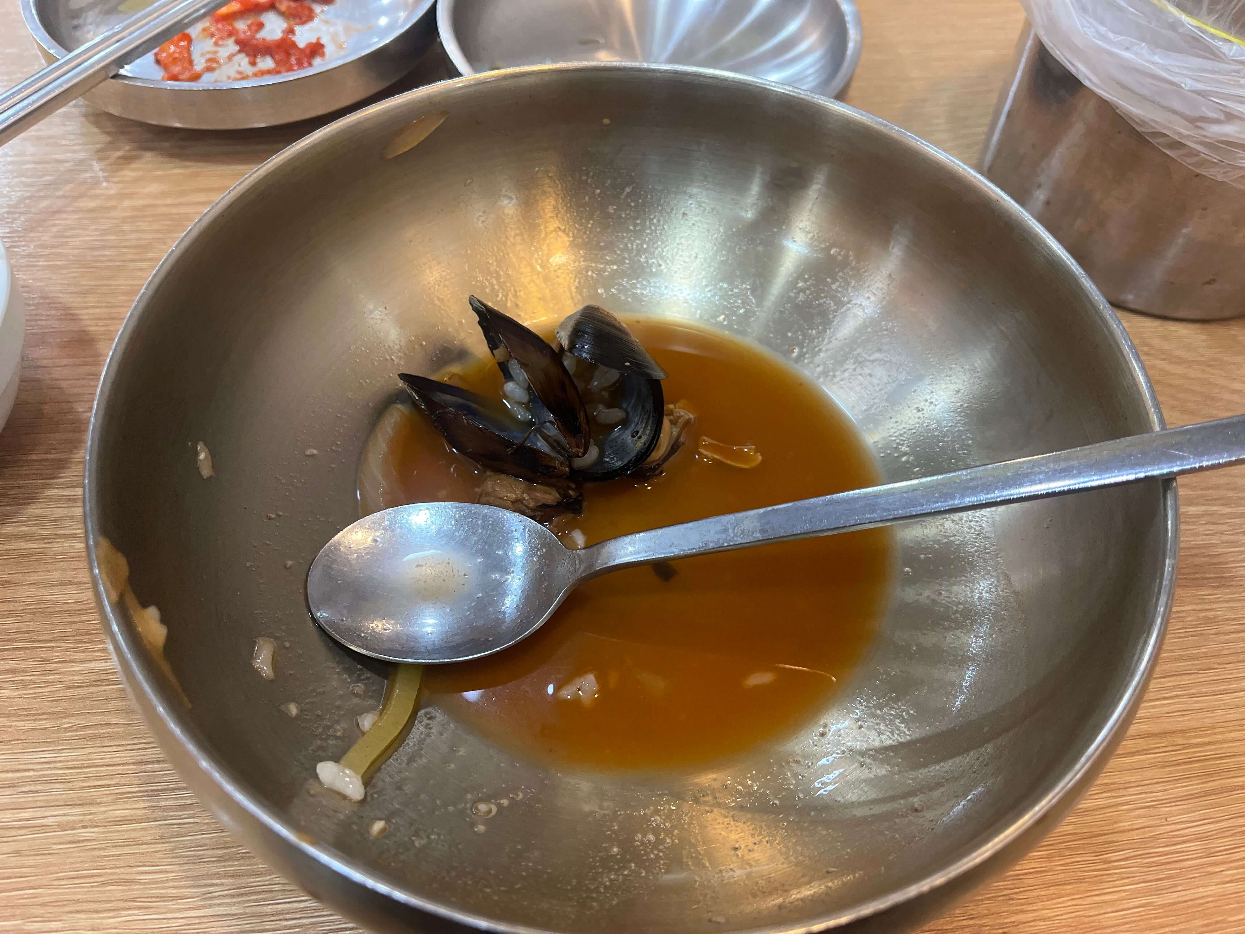 용인_수지구_성복동_성복동국수집_맛집_다_먹은_얼큰수제비_그릇