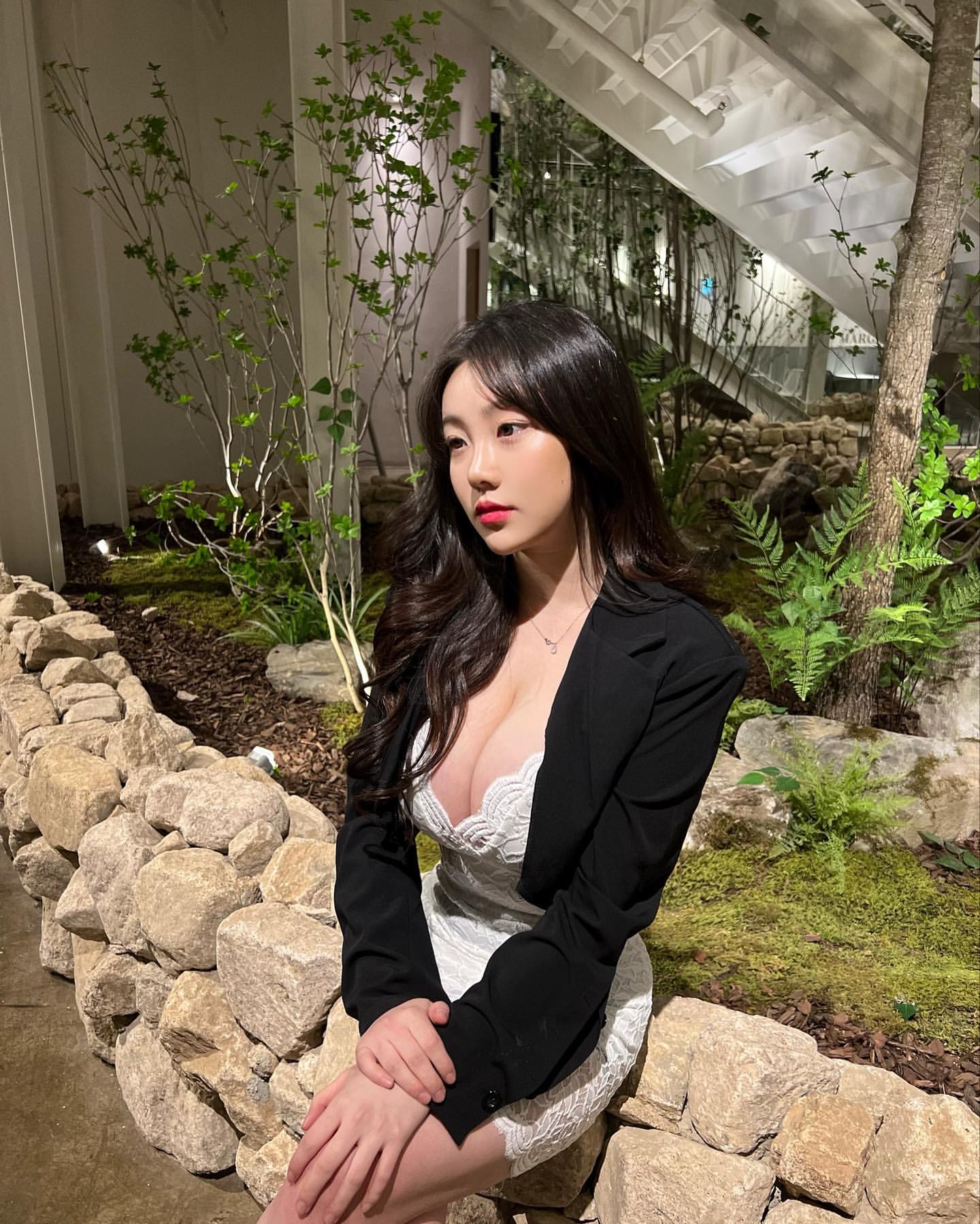  기묘한 기무세딘 202202 드레스 인스타그램 사진