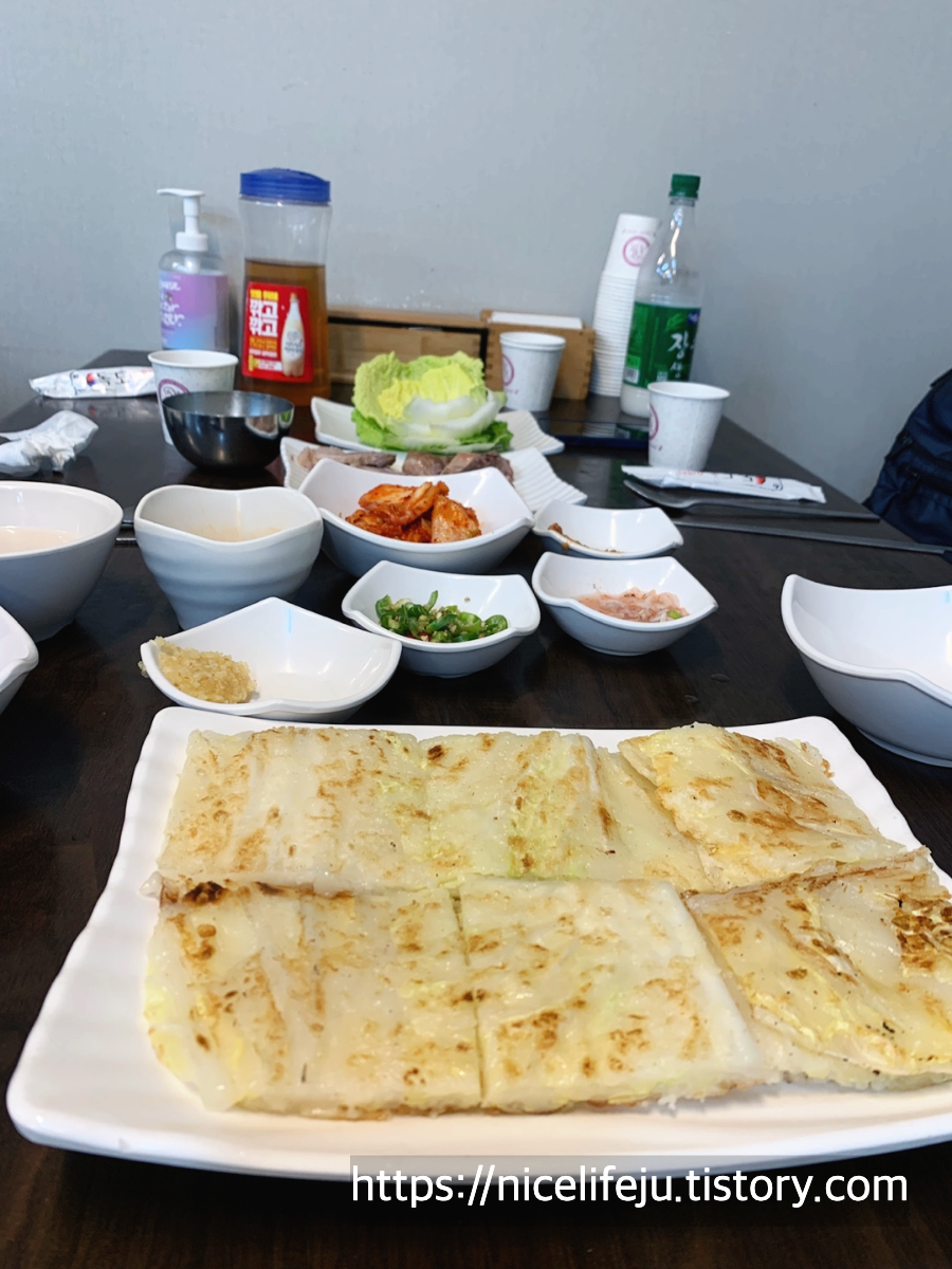 (서울 동대문 맛집) 순한 호로록 국수와 고소한 양배추전과 순한 돼지고기, 경동시장 "안동집" 6