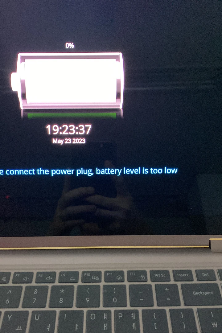 삼성 갤럭시북 부팅 문제: battery level is too low