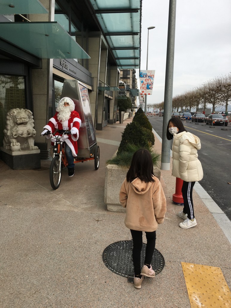 타는 산타할아버지, 배고픈 갈매기, 크리스마스 분위기 제네바 주말일상 - 영어도서관, 자전거 25
