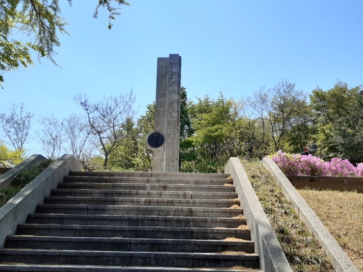  장충단 공원 외솔 최현배 선생 기념비