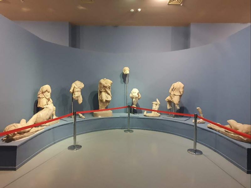 에페수스-박물관-조각유물