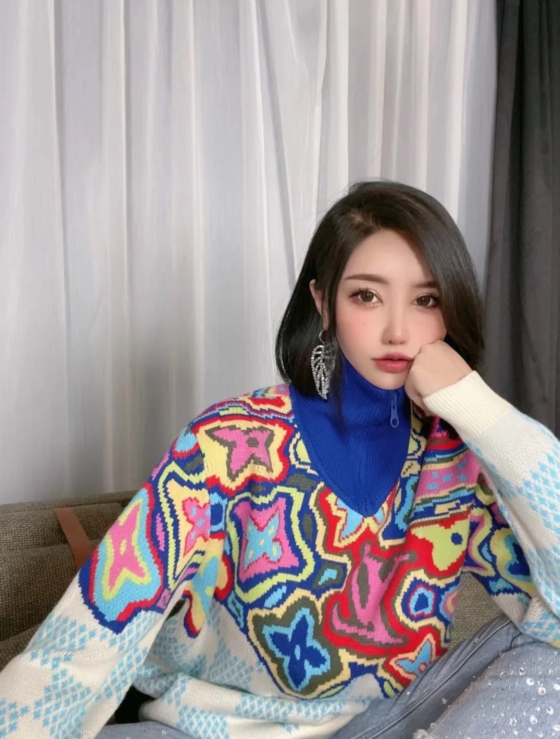  [LOUIS VUITTON] 루이비통 디스토티드 모노그램 다미에 하프 집업 니트 스웨터 1A8P4M