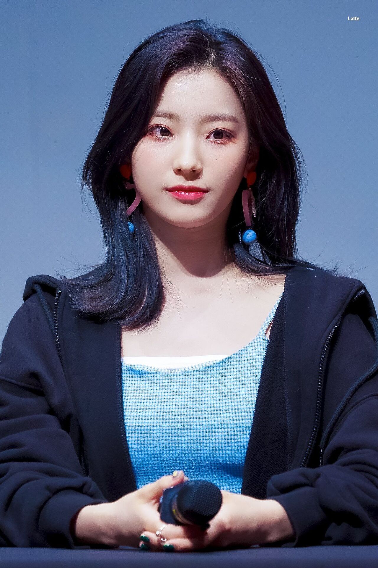 이새롬 프로미스나인 나이 프로필 키 인스타 화보 복근 한채영 과거 청바지 쌩얼