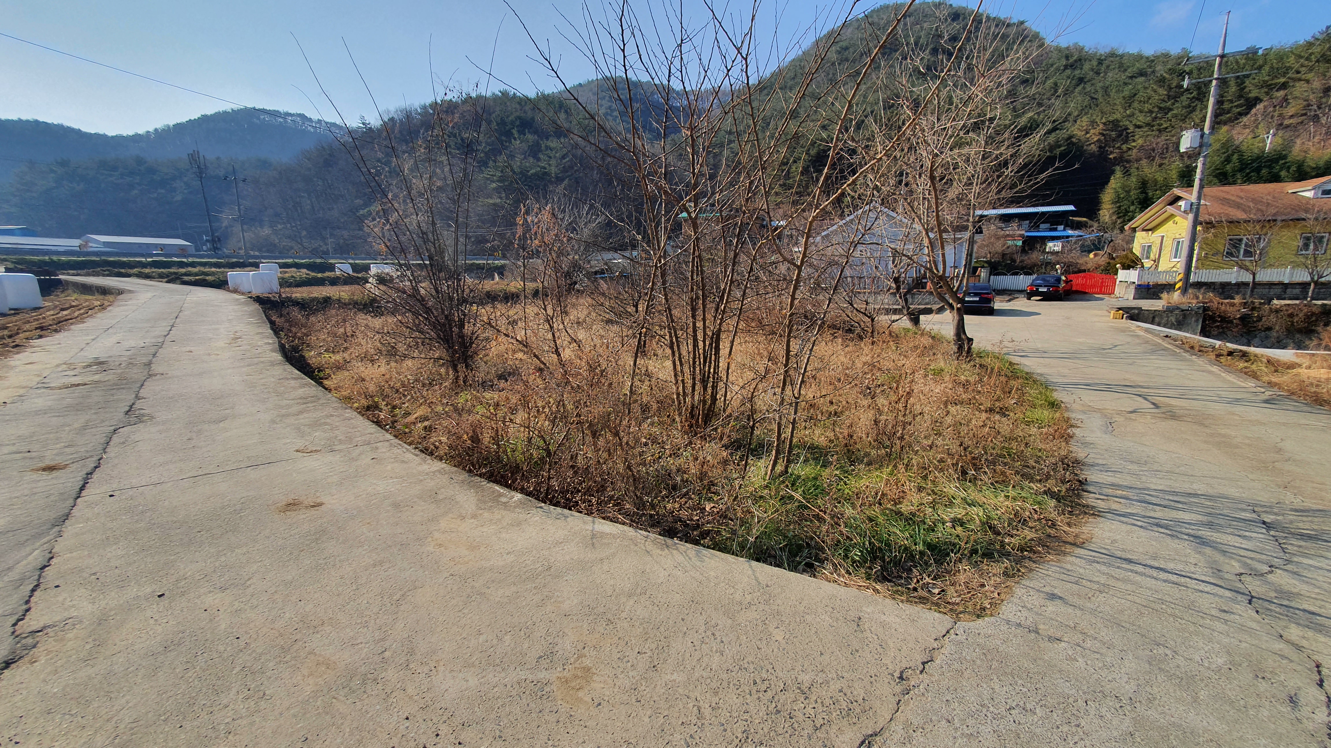  (땅나라 413번) 경남 창원시 내서 인터체인지 (IC)에서 8분거리, 마을안 현황길 접한 토지 매매 / 문의 055)253-6609