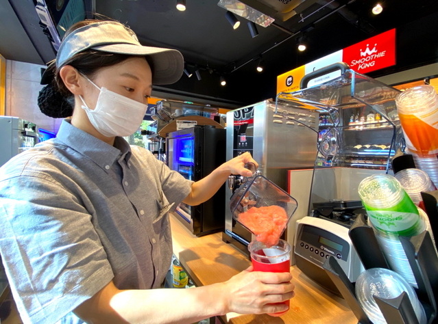  이마트24 + 스무디킹 매장 하루 1개씩 오픈중