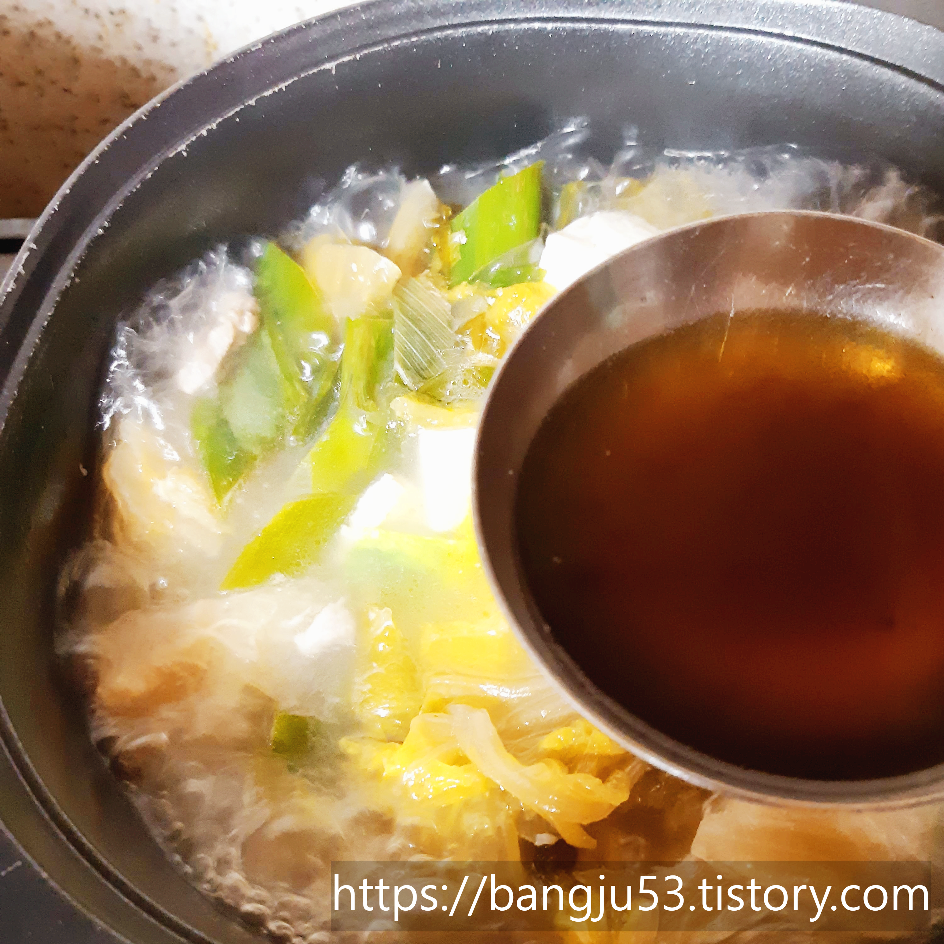 돼지고기 김치찌개 간 맞추는 중