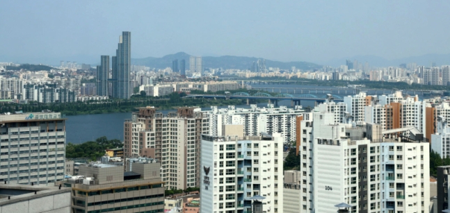 한강 인근의 아파트 단지