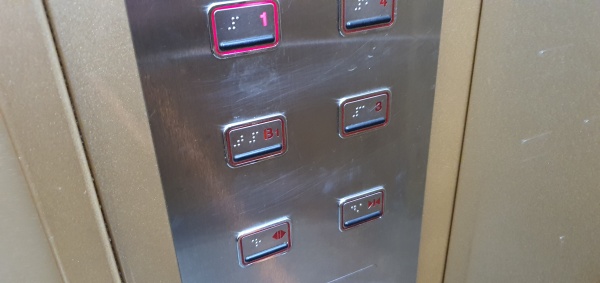 엘리베이터-내부-버튼
