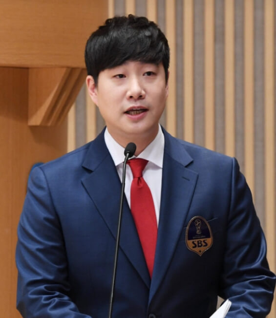 정장을입은-남성의모습