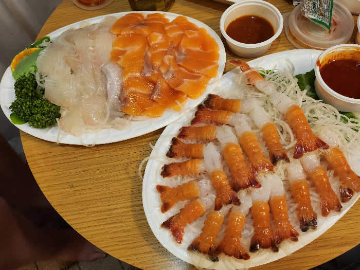연어,광어,딱새우회입니다