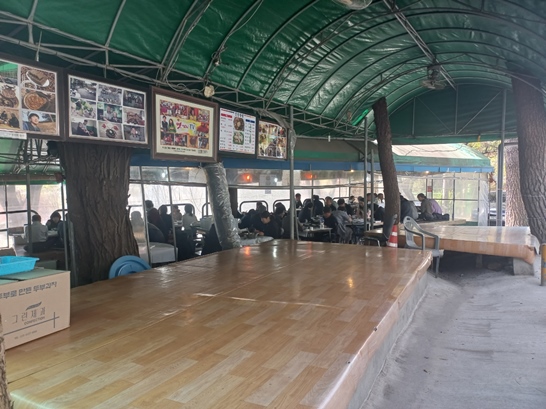 대전 관평동 묵 맛집&#44; 솔밭묵집 야외테이블