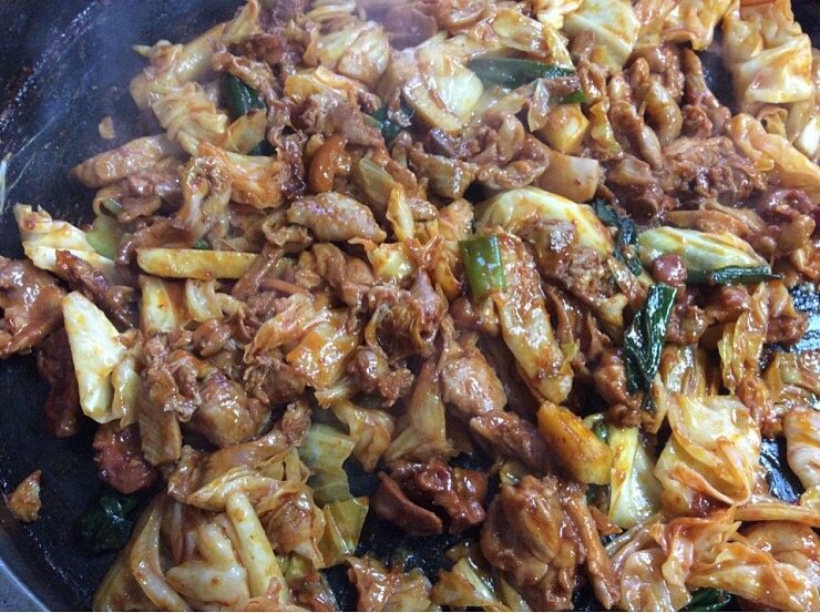  양념닭과 채소의 만남, 닭갈비(Spicy Stir-fried Chicken)