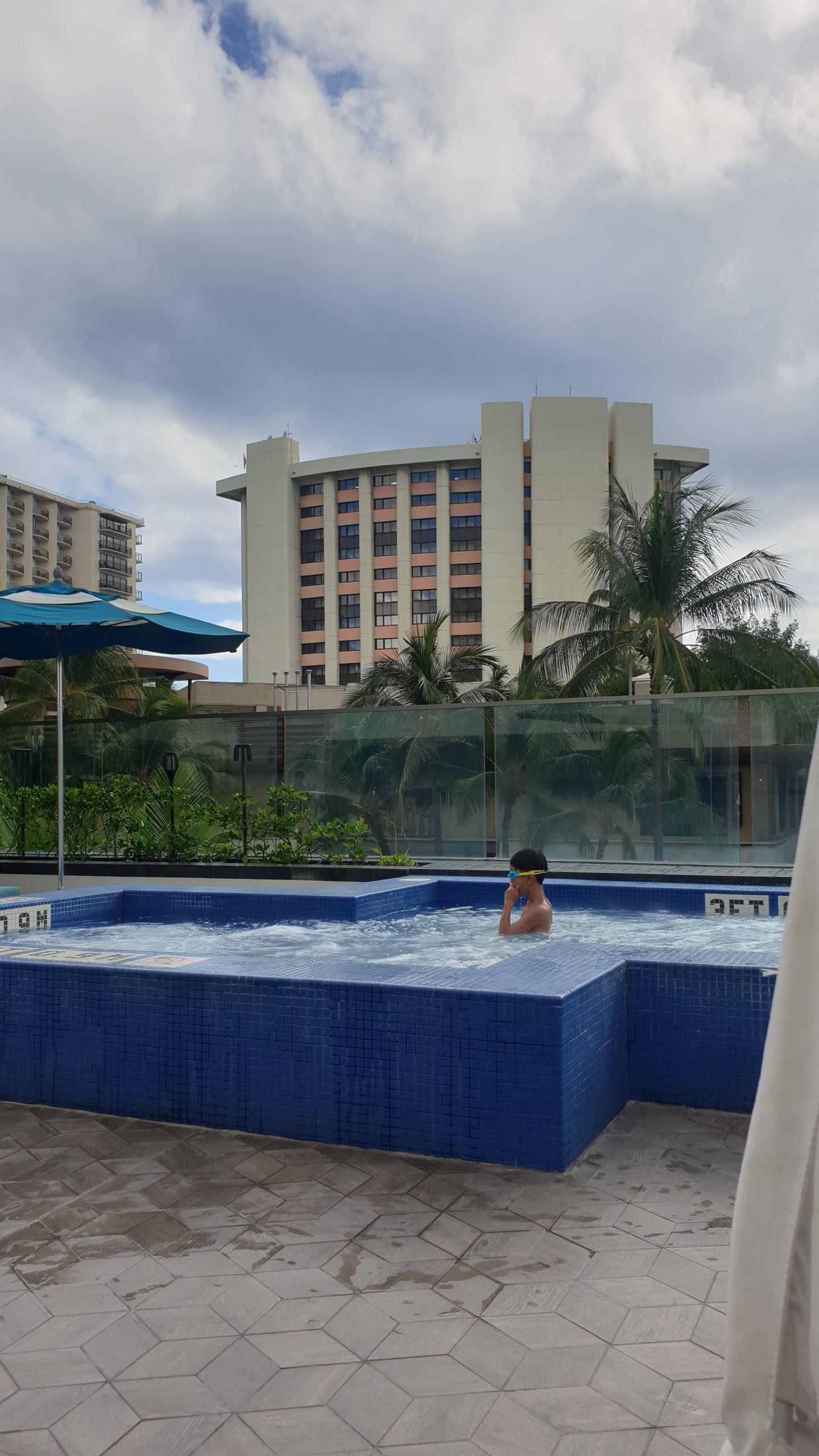 하와이 와이키키 가성비 호텔 추천 수영장