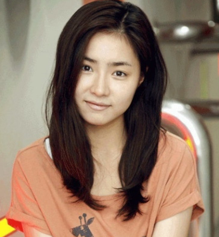 의외로 모르는 사람들이 많다는 여배우 신세경의 성형 전후 차이.. 15