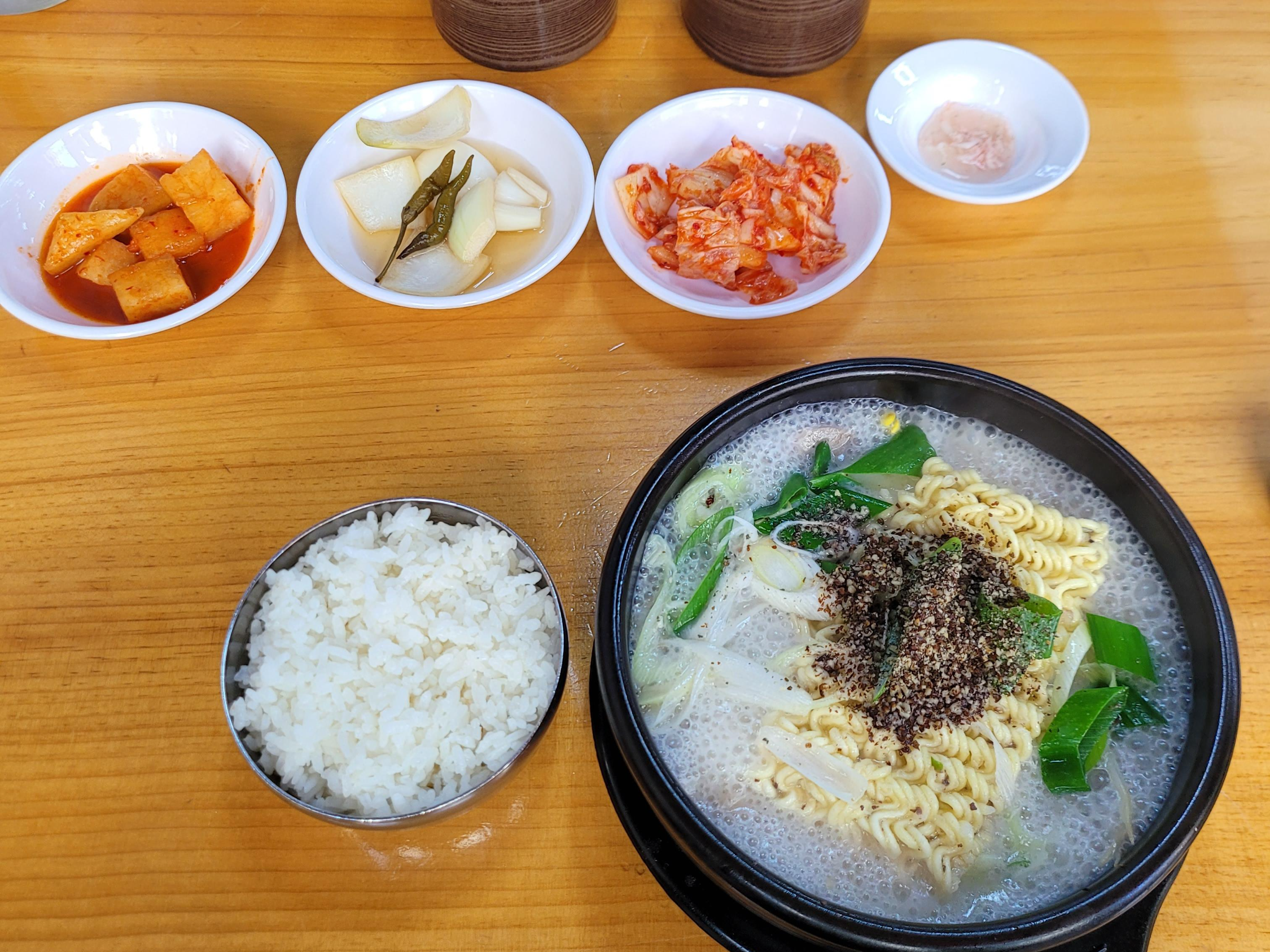  서울 서대문 순대국, 해장라면 맛집(by 내돈내산)
