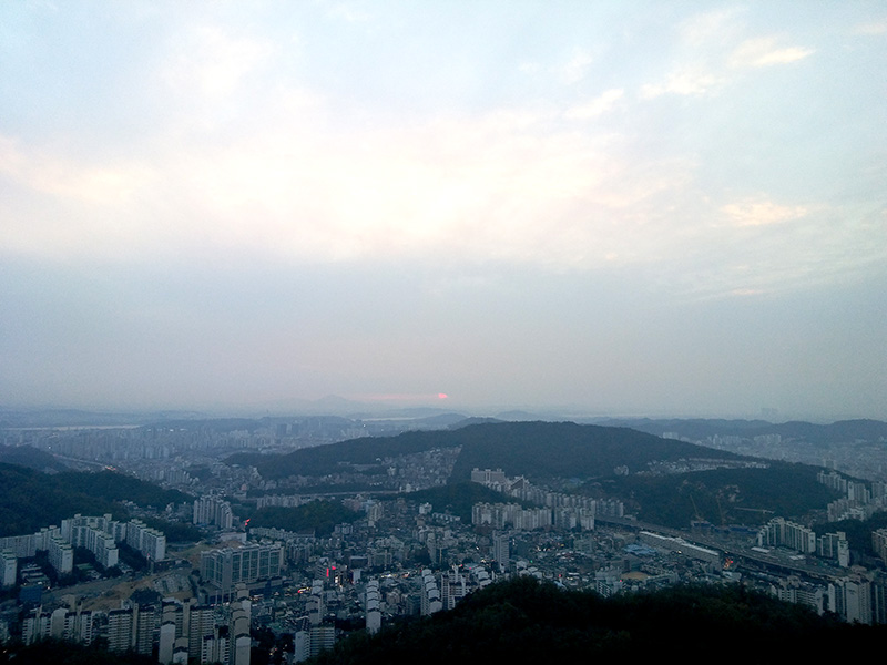 인왕산 기차바위에서 보는 노을은 보일뚱 말뚱