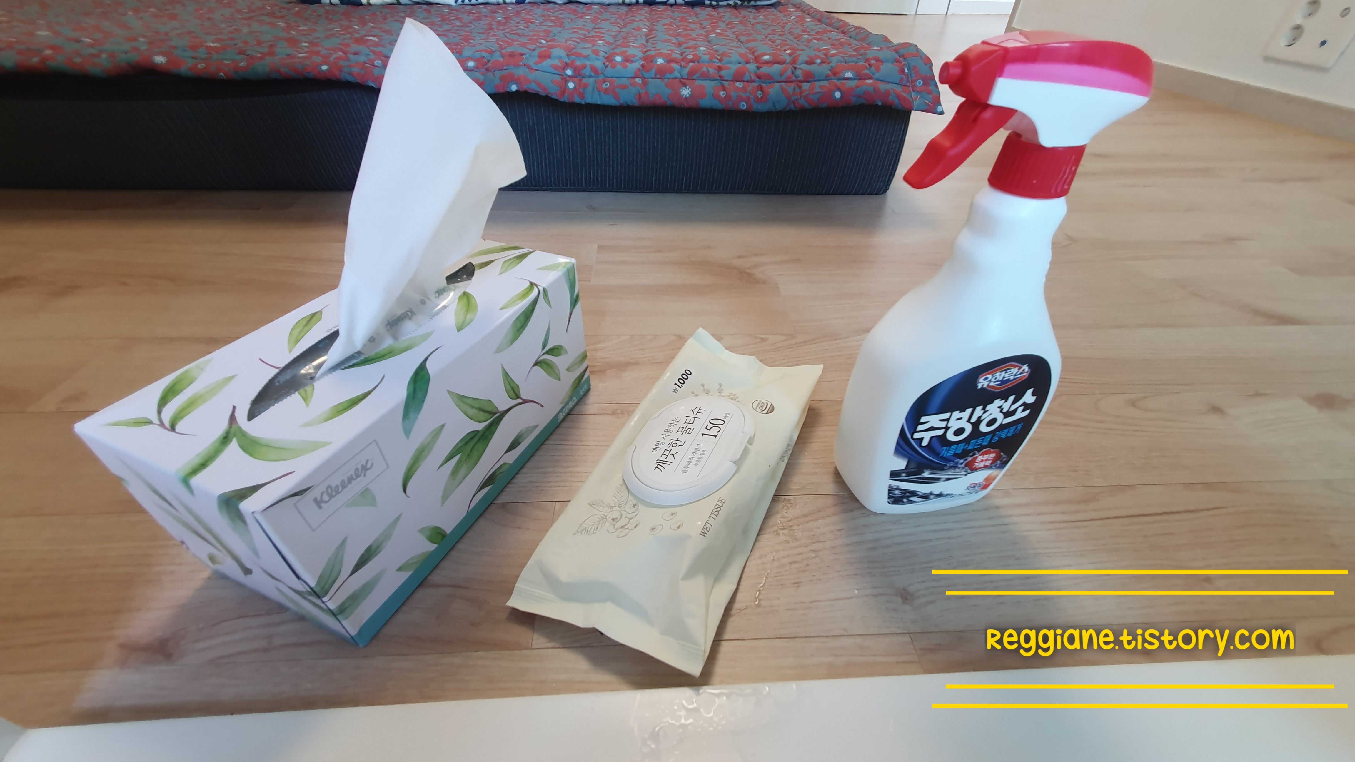  물티슈로 지저분한 창틀, 문틀 간단하게 청소하기