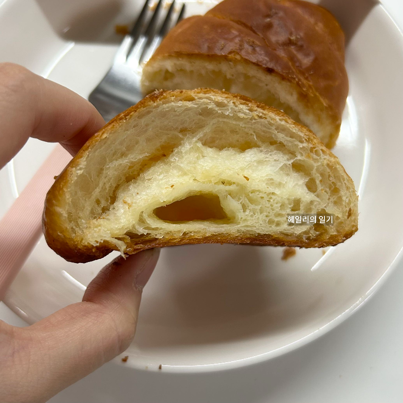 소금빵 단면