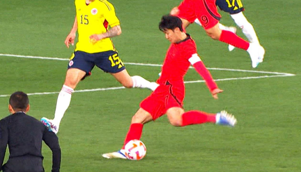 손흥민의 멀티골 - 손흥민의 프리킥