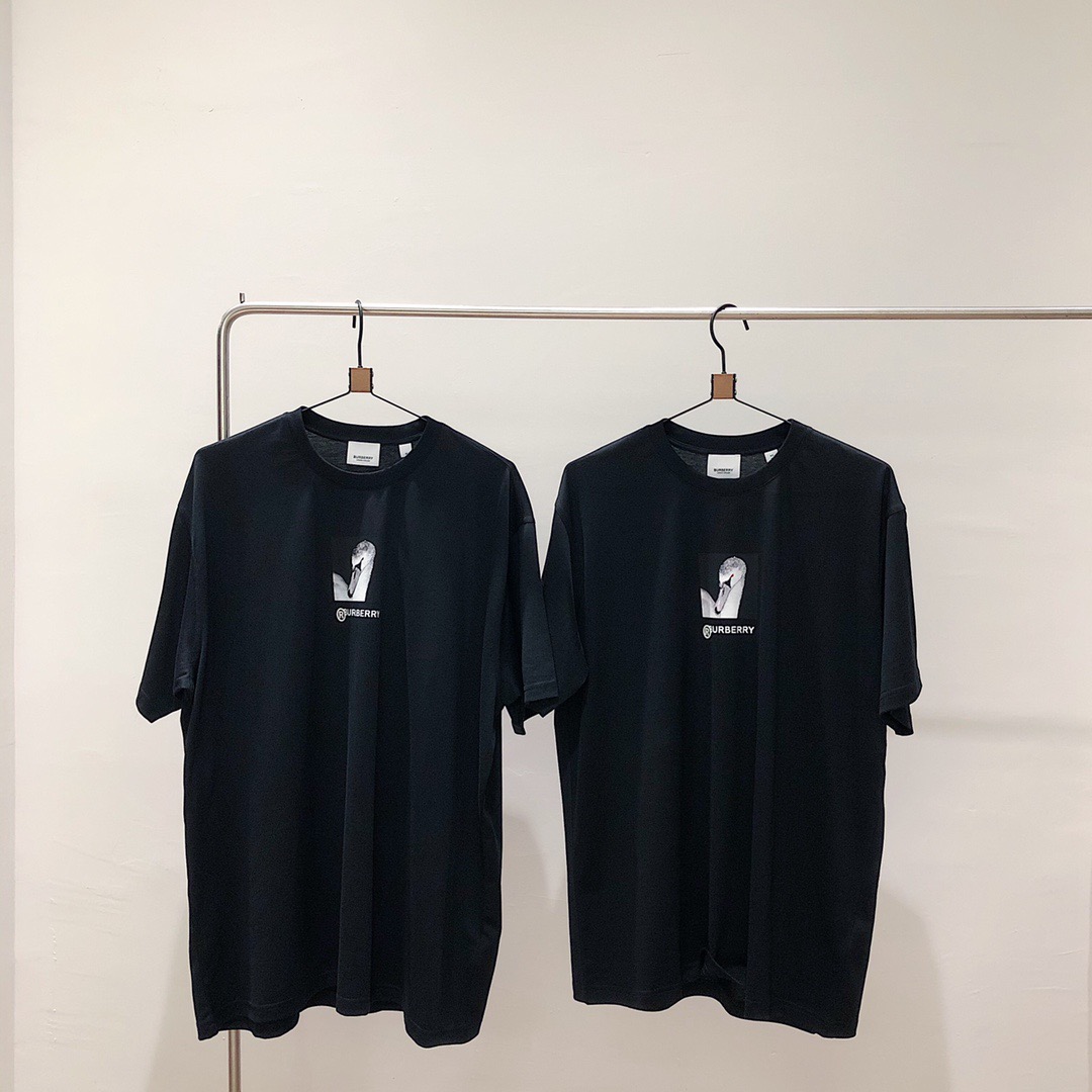  [BURBERRY] 버버리 스완 반팔 티셔츠 45638051 (2 COLOR)