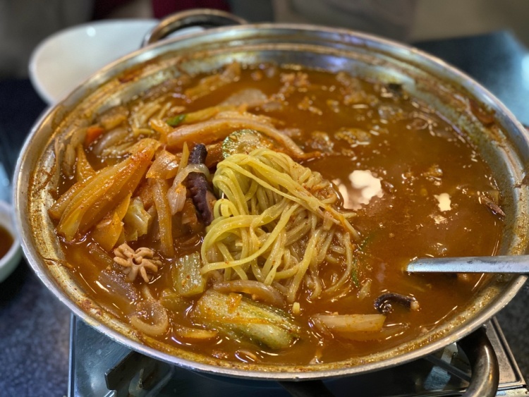 김포에서 맛보는 찹쌀 탕수육, 해물짬뽕전골, 통영 굴짬뽕, 쭈꾸미짬봉 맛집 추천 생방송투데이 리얼맛집 오늘방송 떴다 동네방네