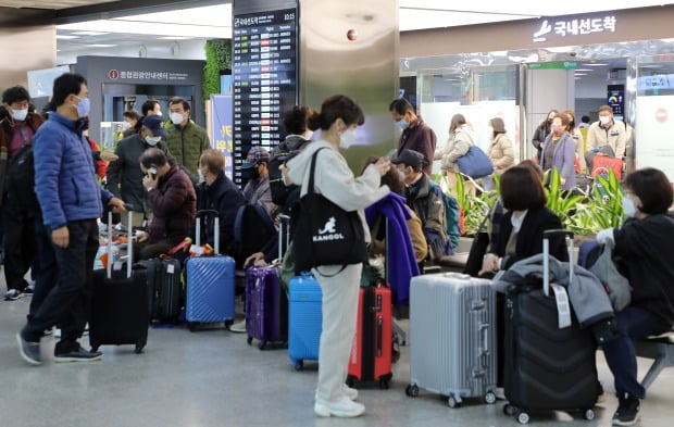  제주도 가려면 코로나 검사 받아야…거리두기도 2단계로