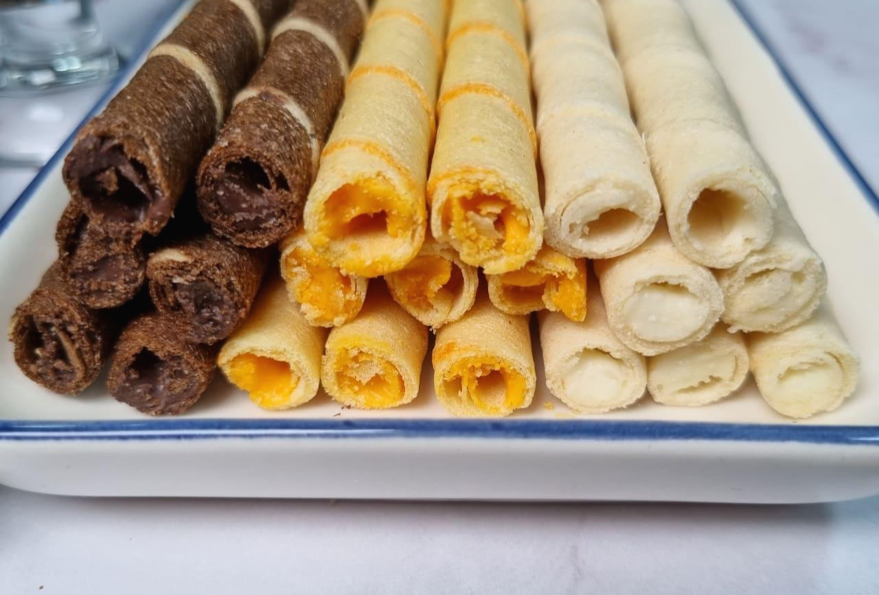 초코, 치즈, 바닐라향 웨이퍼롤 사진