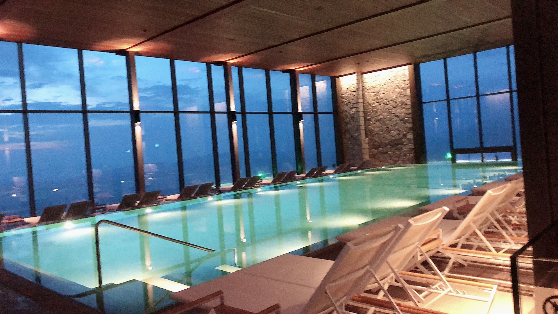 Bürgenstock-Hotel-swimming-pool