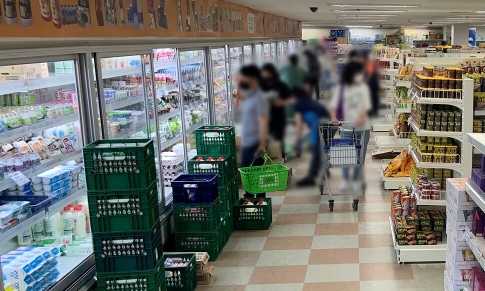  '싹쓸이 쇼핑'에 장병들 헛걸음..군 마트, 이래도 되는 건가요