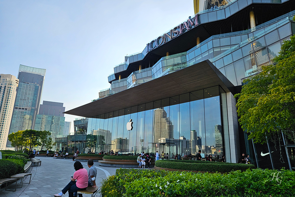 태국 방콕 아이콘시암 ICON SIAM 3층 정원에서 바라본 애플 매장