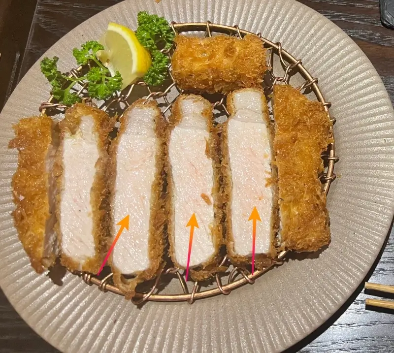 돈까스_붉은색_띄는_사진
