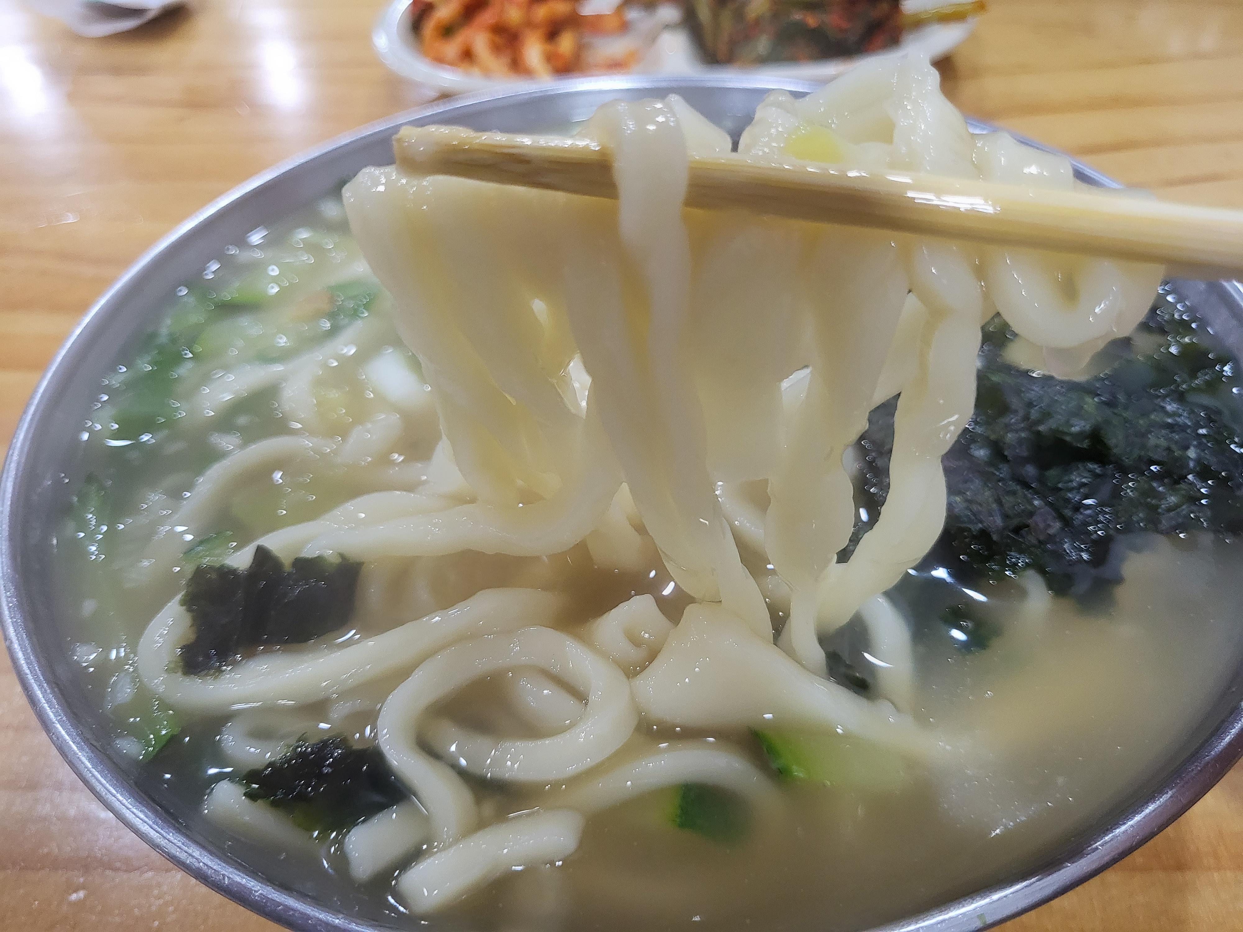 서운칼국수 - 칼국수 클로즈업