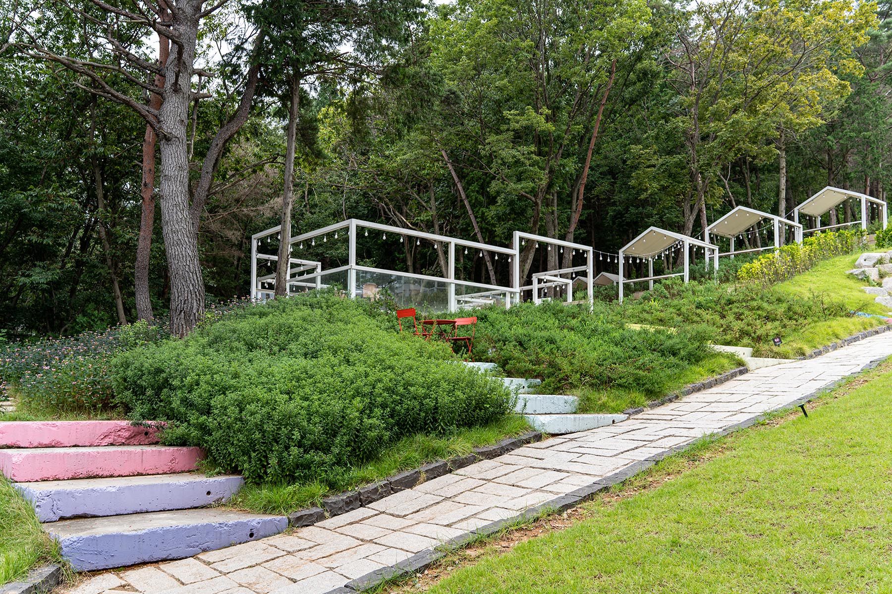 두루미 베이커리 카페 야외 정원