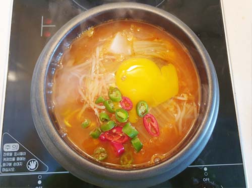 찬밥해결사 '김치 콩나물국밥' 만드는 방법 / Rice in Soybean Sprout Soup with Kimchi