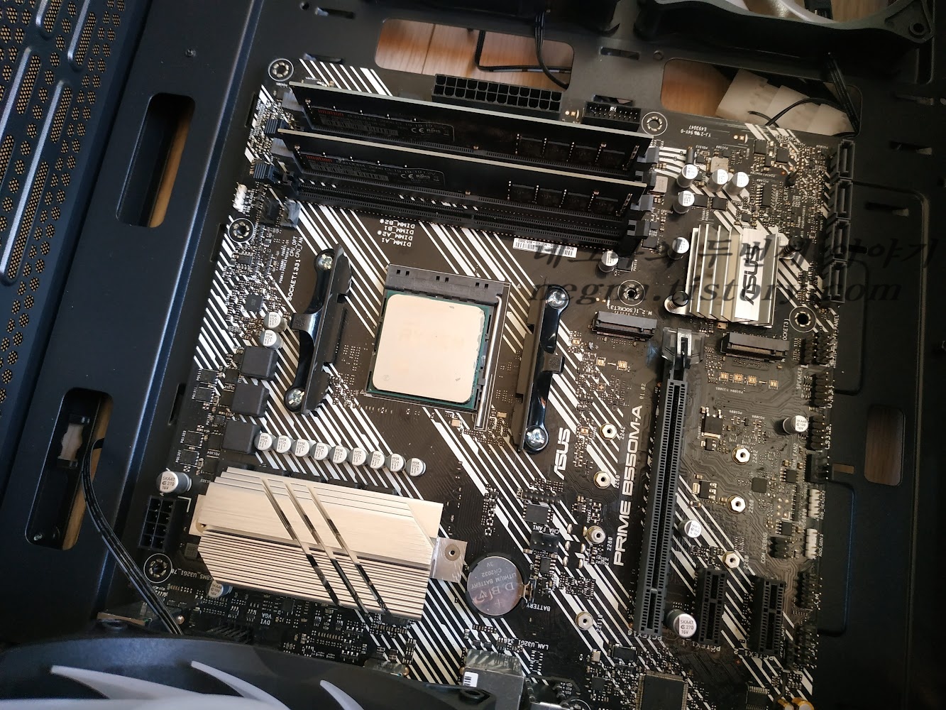 메인보드 설치.