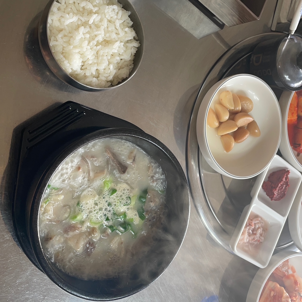 찹쌀꽈배기엔핫도그 이미지