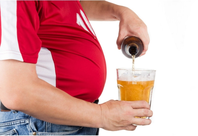 술&#44; 음식 소화 방해ㅣ 맥주 배는 맥주 책임일까? : 하버드대 Gut health expert reveals EXACTLY why booze makes you..ㅣ Beer belly