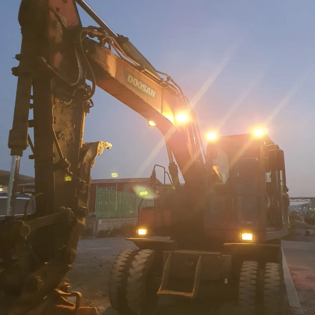  두산 DX140W5K 2015년식 5000만원 판매합니다.