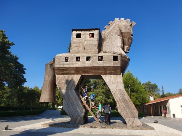 7일차 1편 :: 트로이 목마&트로이 유적지, 고등어케밥 2019. 8. 15. 댜든이의 터키 가족여행 18