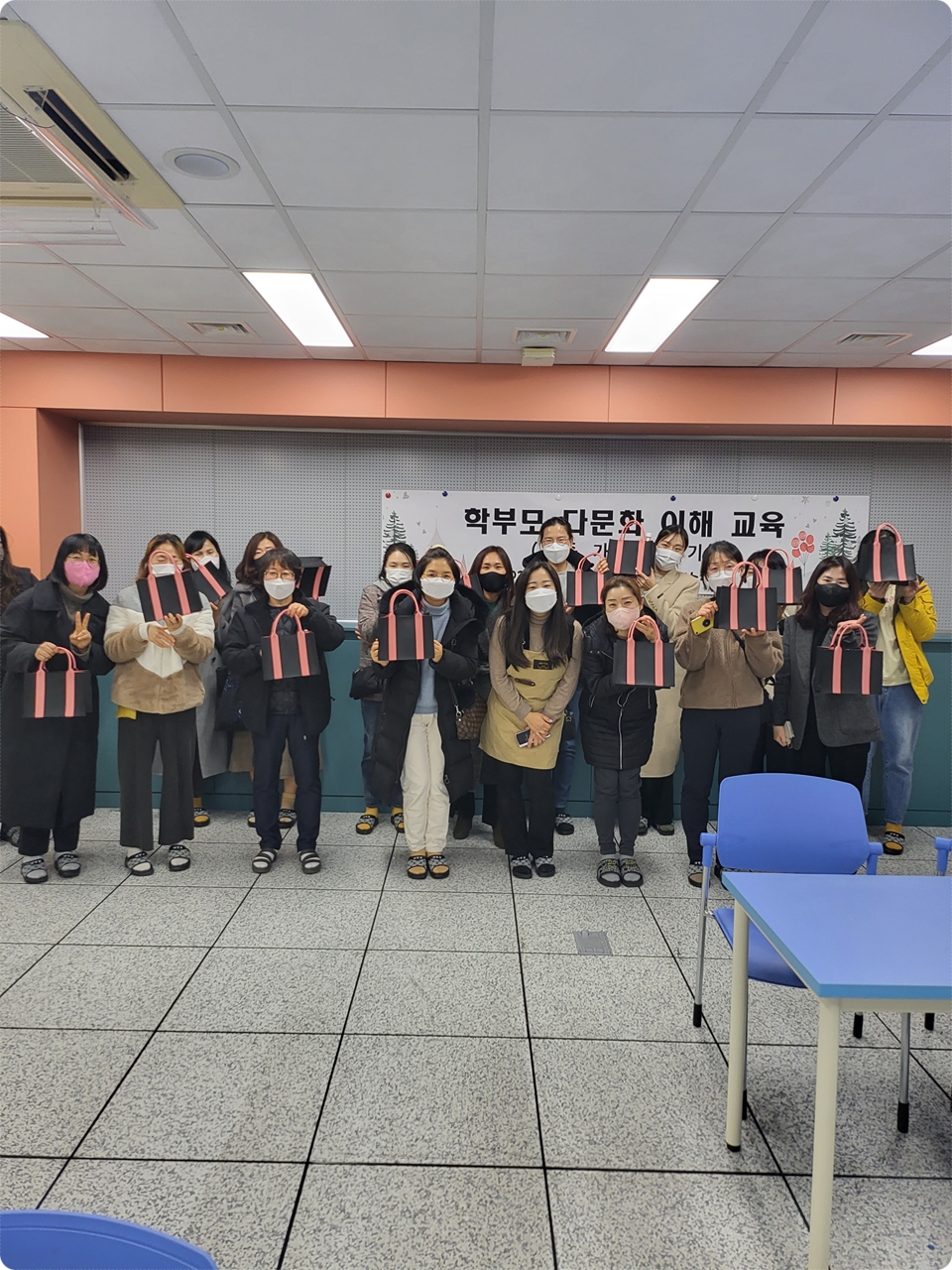  영덕 야성 초등학교 학부모 단체 가죽공예 클래스 토드백 만들기~ 모두 완성 하셨습니다~ 수고 하셨어요~ [포항 오유가죽공방]