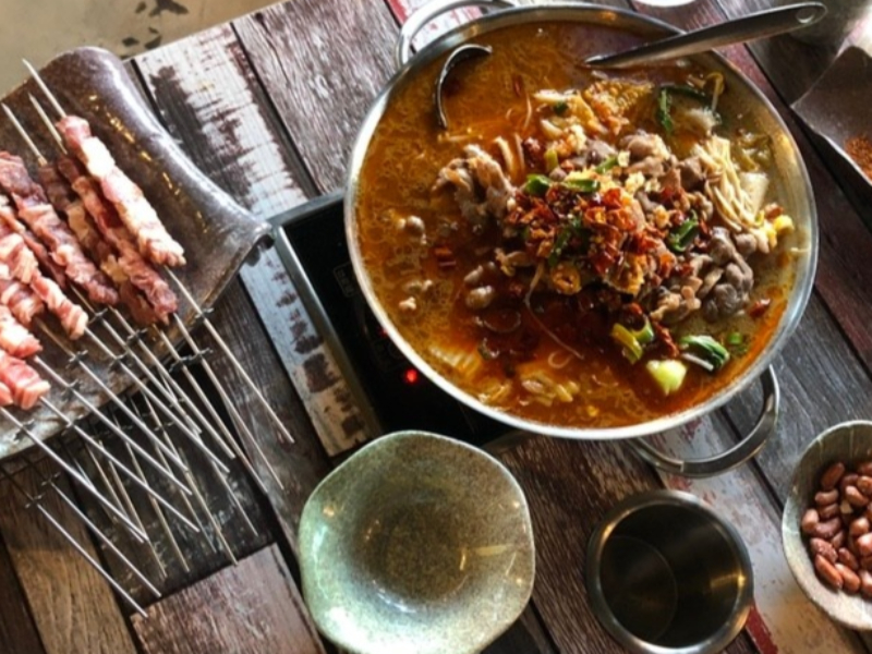  서대문 양꼬치 BAR | 양꼬치 | 홍대입구역 3번 출구 방향
