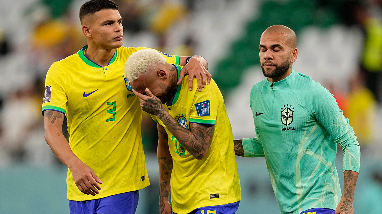 크로아티아와의-8강전에서-승부차기-패배로-탈락한-브라질-선수들-표정-울고있는-네이마르