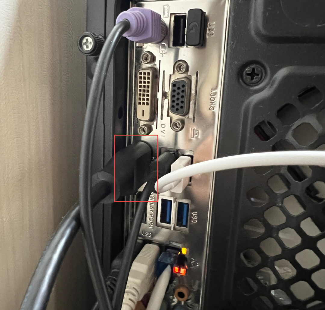 메인 보드에 HDMI-HDMI 연결
