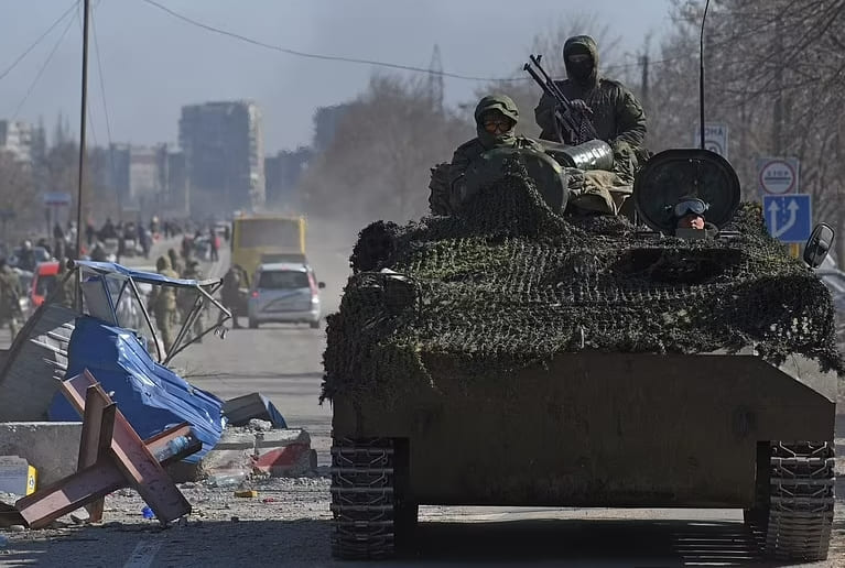 러시아, 우크라이나 항구도시 마리우폴 포위망 좁혀가 VIDEO: Zelensky: 'Mariupol blockade will go down in history of war crimes' 
