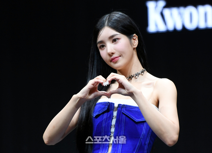  '워터밤 여신' 권은비, 성희롱에 성형 의혹까지...도 넘은 루머에 몸살