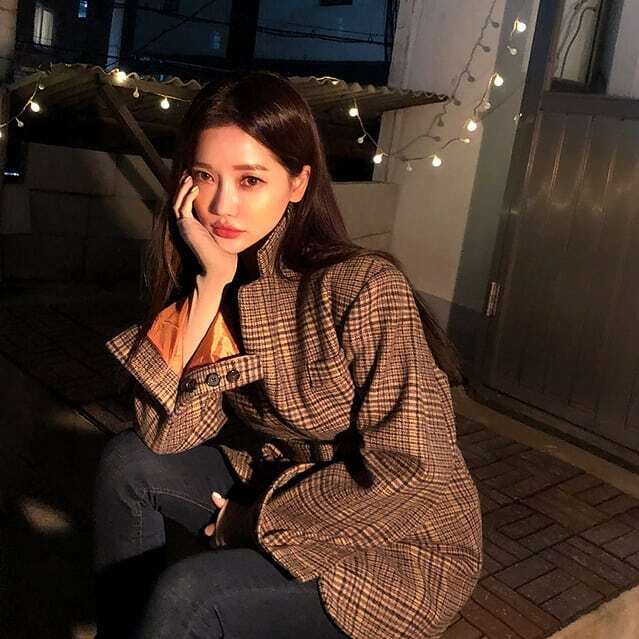  귀여운외모 와 섹시한 느낌의 모델 청바지핏이 잘 어울리는 피팅모델 서성경